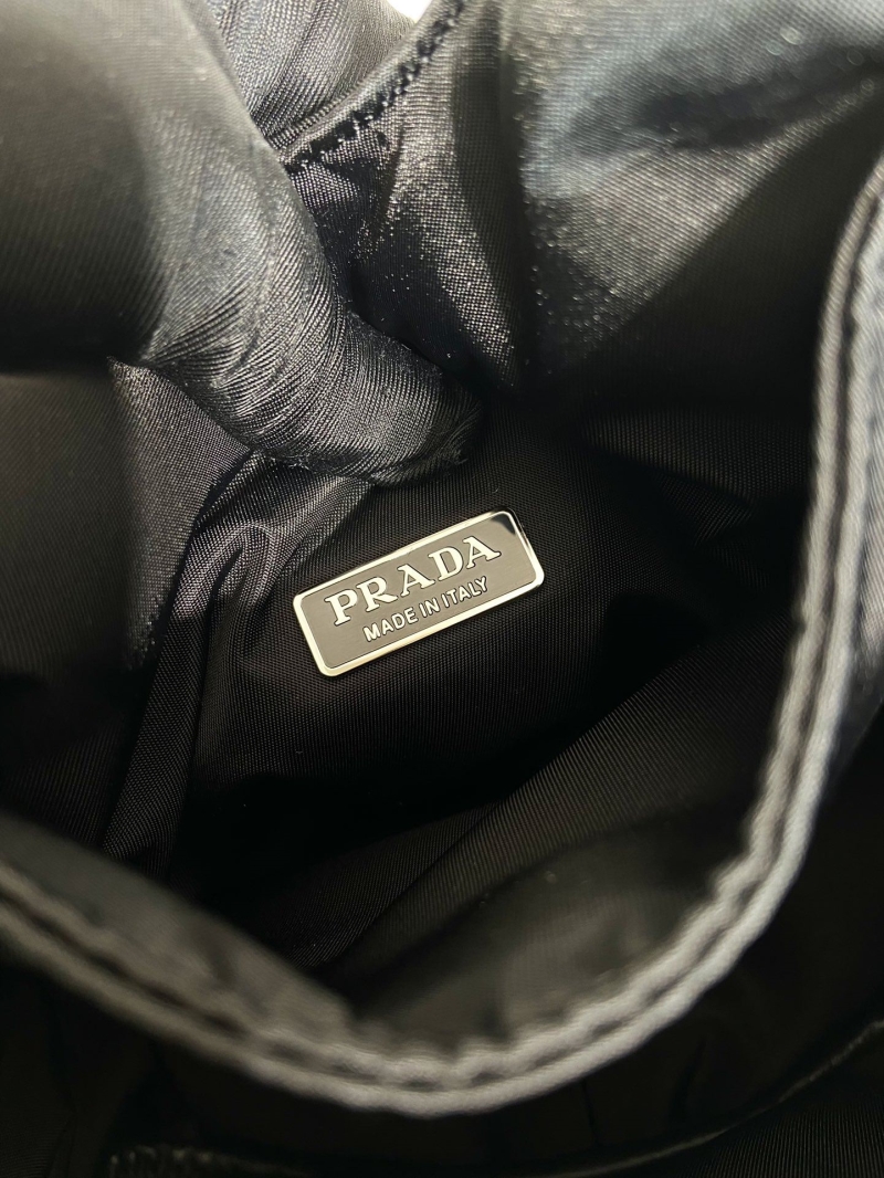 Pra*a tote bags